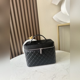 小香獨家實拍 最頂級化妝包 專櫃款式、 細膩柔滑材質 做工無可挑剔、堅持高品質、