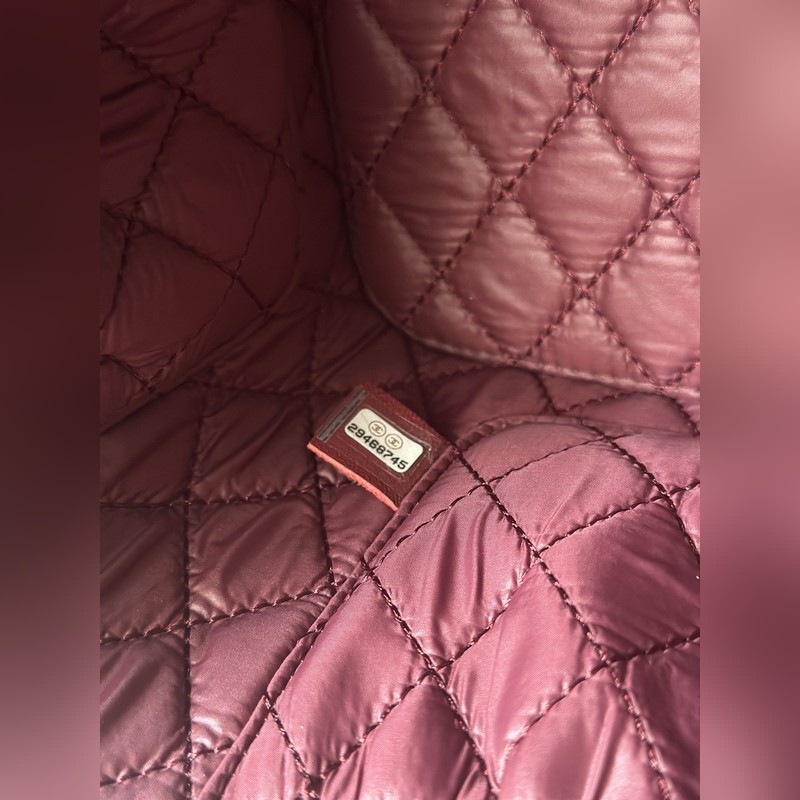 小香獨(dú)家實(shí)拍 最頂級(jí)化妝包 專櫃款式、 細(xì)膩柔滑材質(zhì) 做工無可挑剔、堅(jiān)持高品質(zhì)、