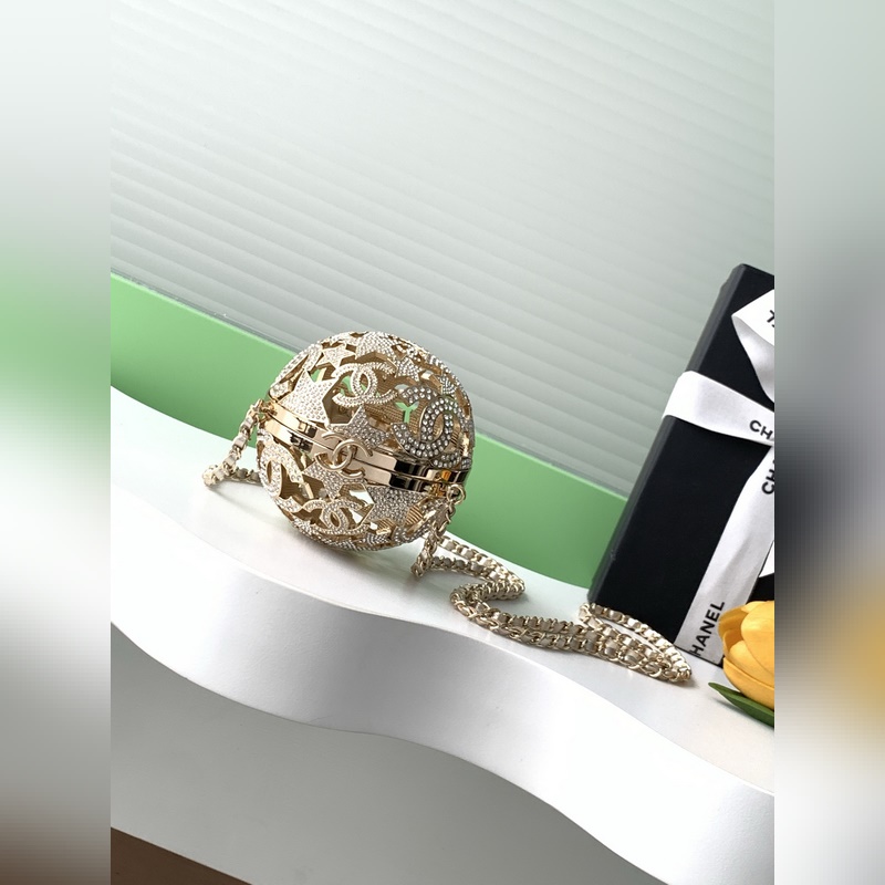 25a星星鏤空球形晚宴包 星星鏤空球形晚宴包，又又又是一枚收藏家系列必入水晶小金