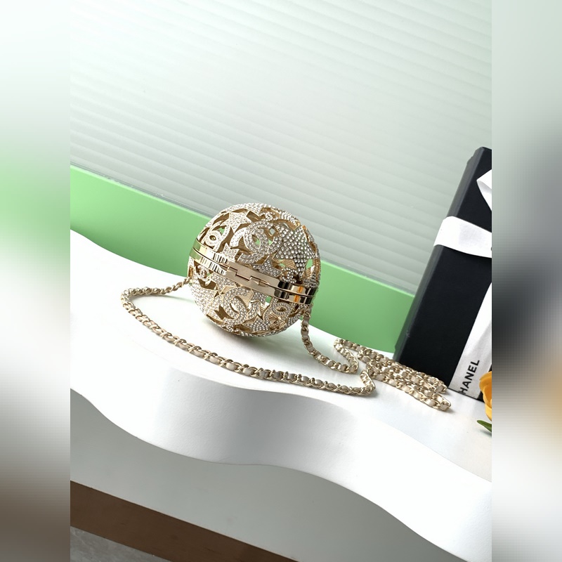 25a星星鏤空球形晚宴包 星星鏤空球形晚宴包，又又又是一枚收藏家系列必入水晶小金