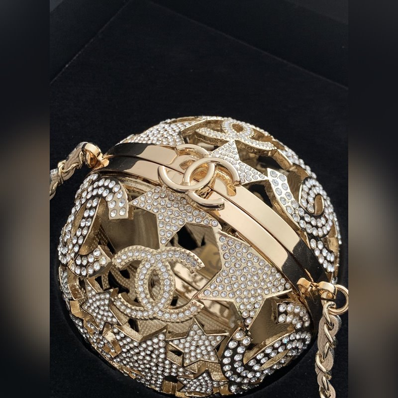 25a星星鏤空球形晚宴包 星星鏤空球形晚宴包，又又又是一枚收藏家系列必入水晶小金