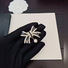 [原單對版] (配全套包裝) 香奈兒最新款 淺金黑色蝴蝶結胸針