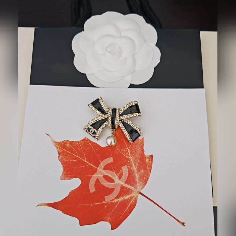 [原單對版] (配全套包裝) 香奈兒最新款 淺金黑色蝴蝶結胸針