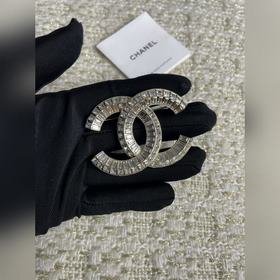 Chanel  經典款 香奈兒雙C方塊水鑽淺金色胸針