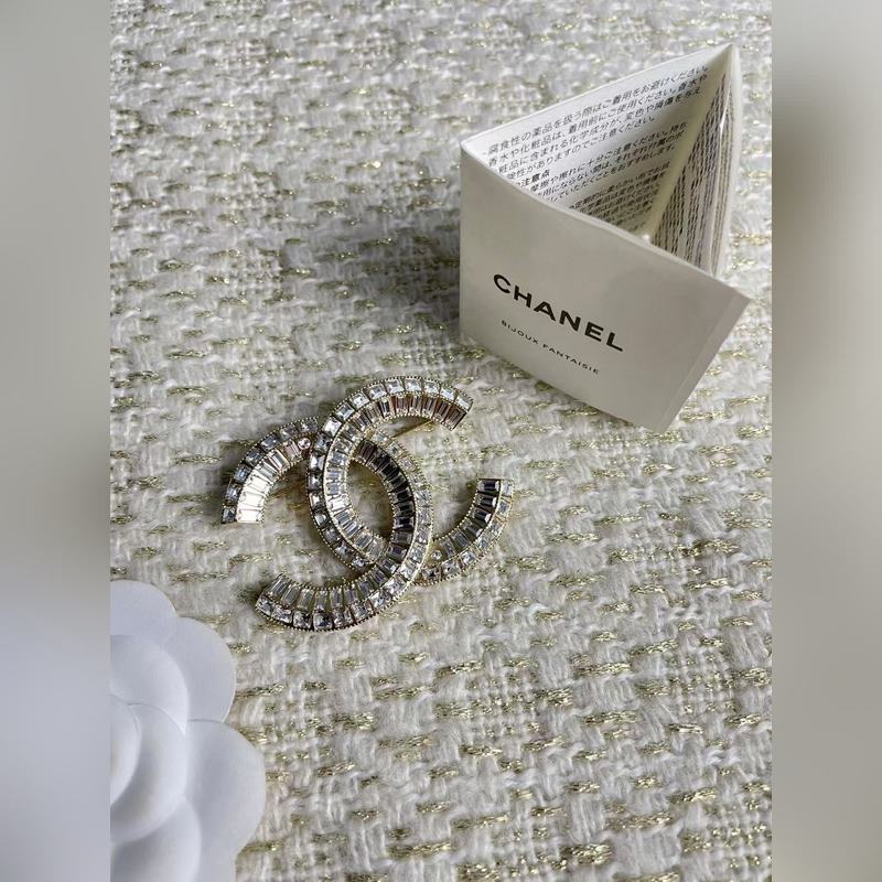 Chanel  經(jīng)典款 香奈兒雙C方塊水鑽淺金色胸針