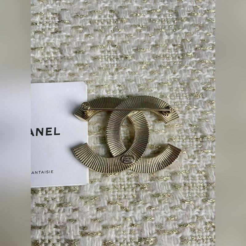 Chanel  經(jīng)典款 香奈兒雙C方塊水鑽淺金色胸針