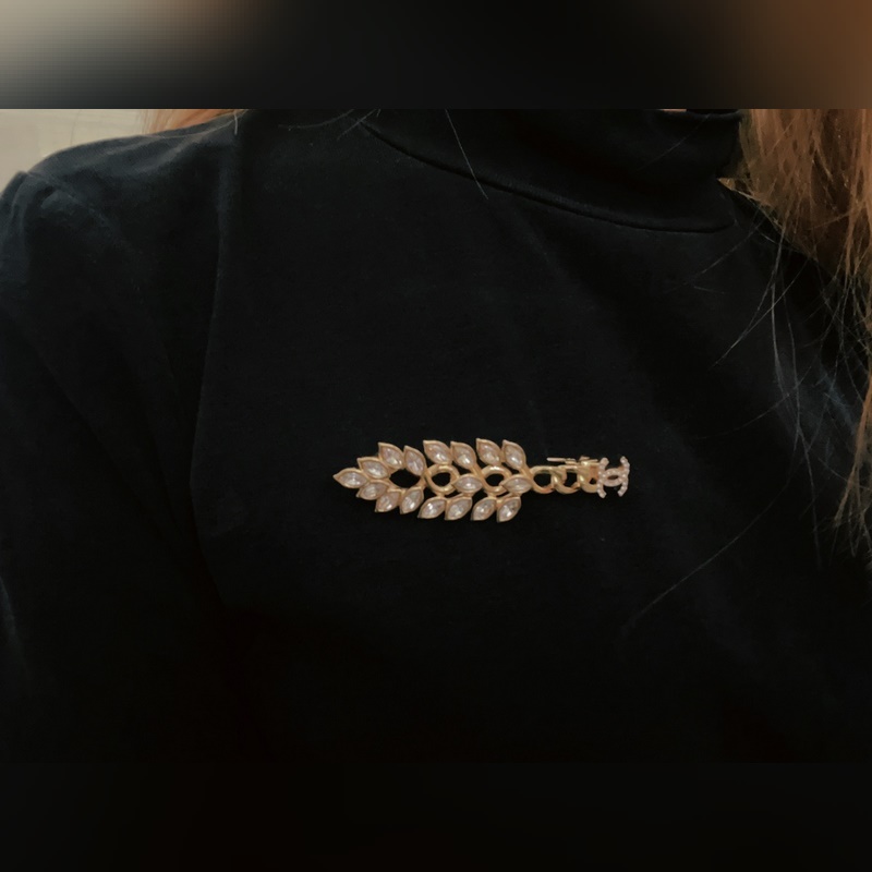 [香麥穗胸針] 香奈兒經典元素除了雙C山茶花香水no5之外就是 麥穗 了！這枚金