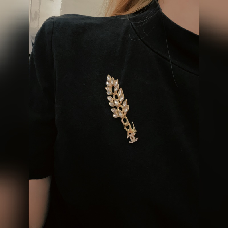 [香麥穗胸針] 香奈兒經典元素除了雙C山茶花香水no5之外就是 麥穗 了！這枚金