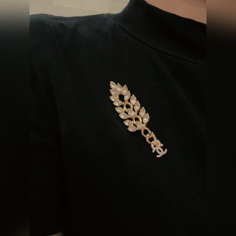 [香麥穗胸針] 香奈兒經典元素除了雙C山茶花香水no5之外就是 麥穗 了！這枚金