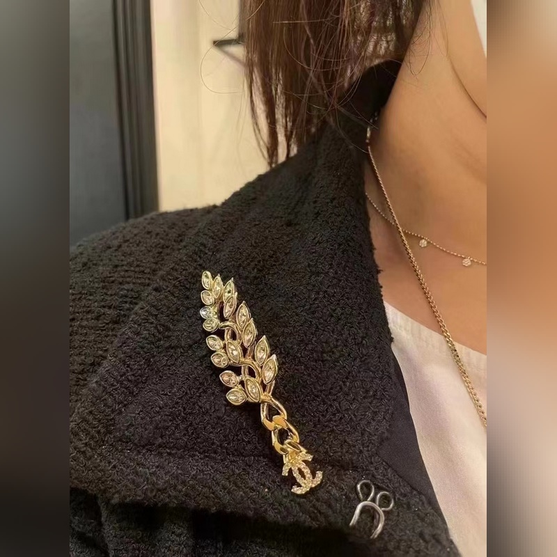 [香麥穗胸針] 香奈兒經典元素除了雙C山茶花香水no5之外就是 麥穗 了！這枚金