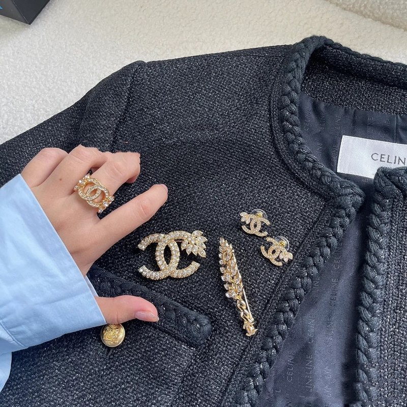 [香麥穗胸針] 香奈兒經典元素除了雙C山茶花香水no5之外就是 麥穗 了！這枚金