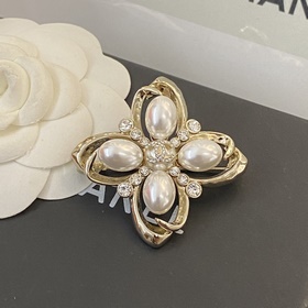 香奈兒胸針熱銷款 爆上新 一緻zp CHAN 23 水鑽珍珠四葉草 胸針 小巧