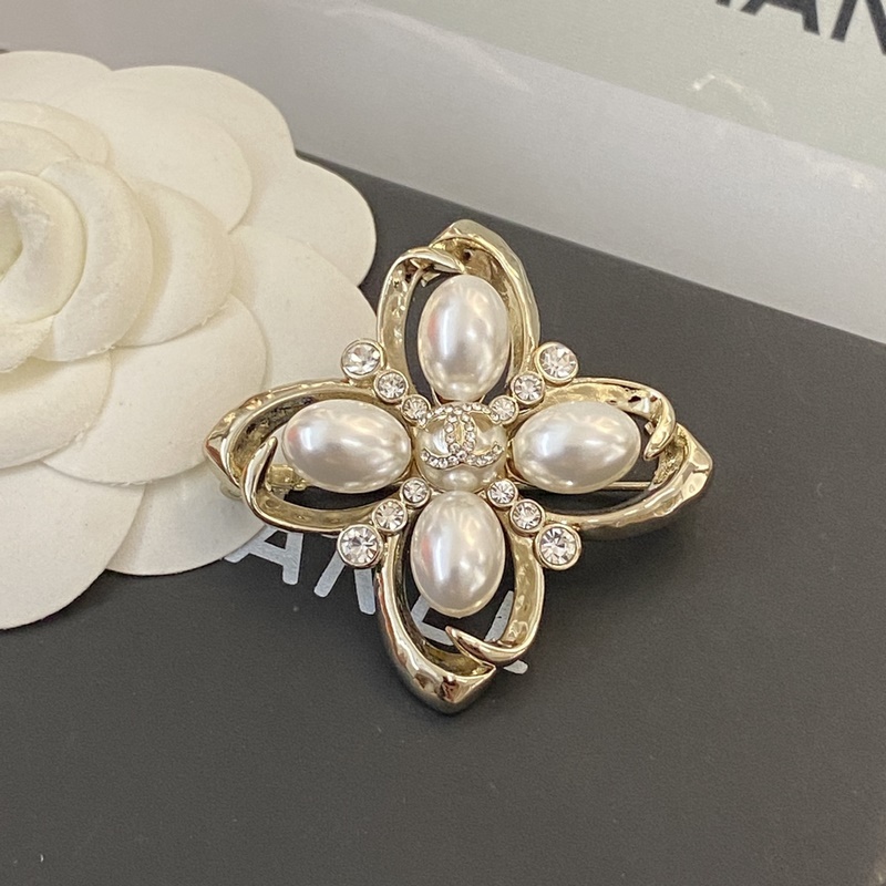 香奈兒胸針熱銷款 爆上新 一緻zp CHAN 23 水鑽珍珠四葉草 胸針 小巧