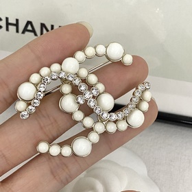 香奈兒胸針熱銷款 爆上新 一緻zp CHAN 23 水鑽花朵珍珠胸針 造型獨特