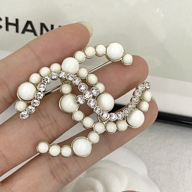 香奈兒胸針熱銷款 爆上新 一緻zp CHAN 23 水鑽花朵珍珠胸針 造型獨特