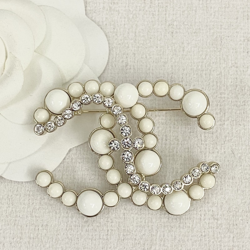 香奈兒胸針熱銷款 爆上新 一緻zp CHAN 23 水鑽花朵珍珠胸針 造型獨特