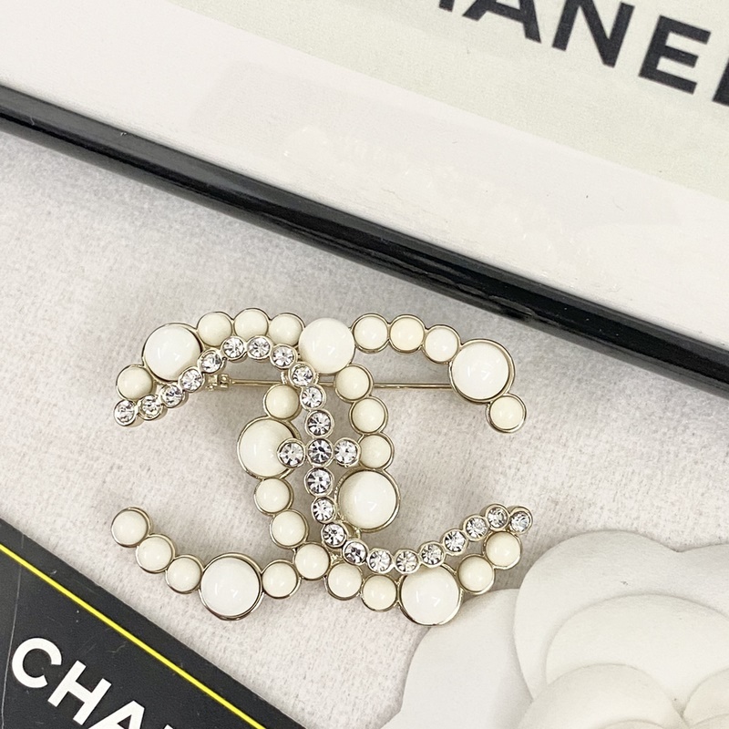 香奈兒胸針熱銷款 爆上新 一緻zp CHAN 23 水鑽花朵珍珠胸針 造型獨特