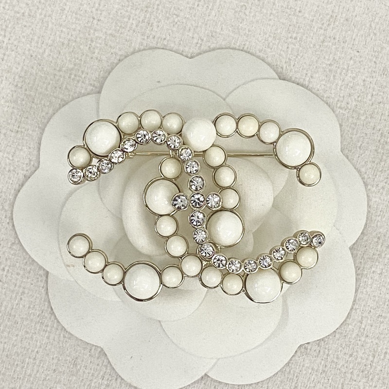 香奈兒胸針熱銷款 爆上新 一緻zp CHAN 23 水鑽花朵珍珠胸針 造型獨特