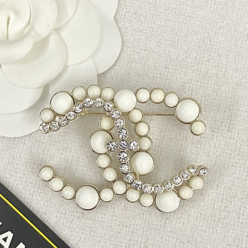 香奈兒胸針熱銷款 爆上新 一緻zp CHAN 23 水鑽花朵珍珠胸針 造型獨特