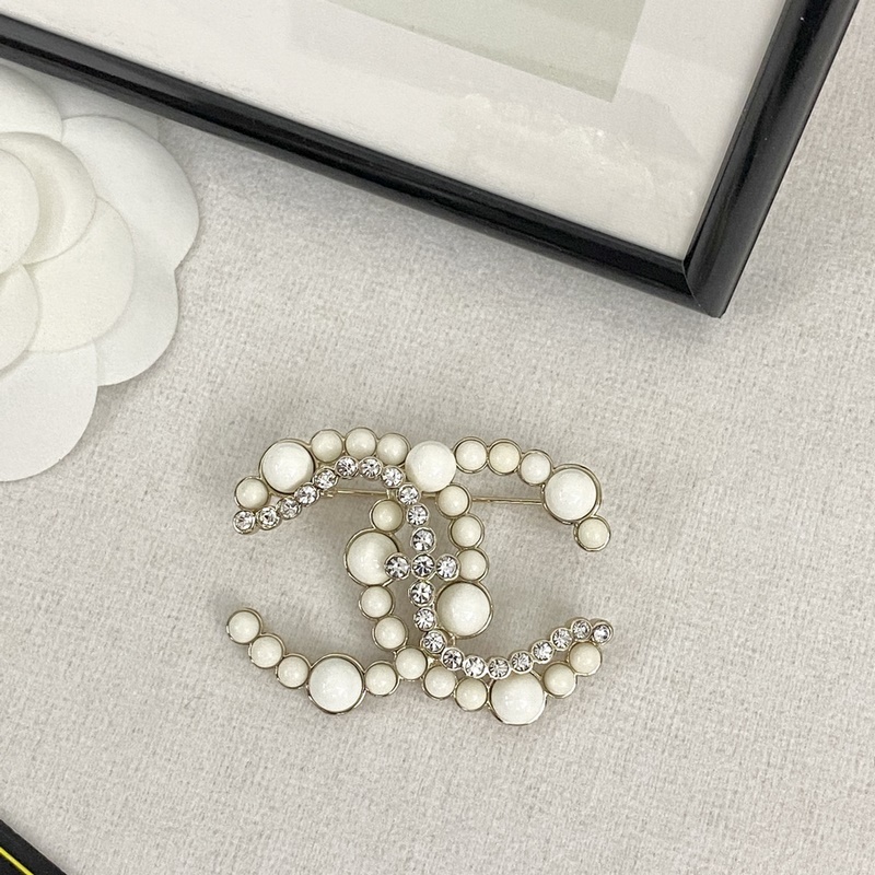 香奈兒胸針熱銷款 爆上新 一緻zp CHAN 23 水鑽花朵珍珠胸針 造型獨特