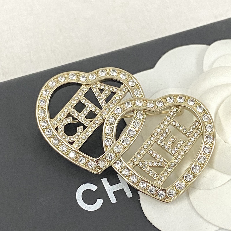 香奈兒胸針熱銷款 爆上新 一緻zp CHAN 23 滿鑽雙愛心字母胸針 雙愛心