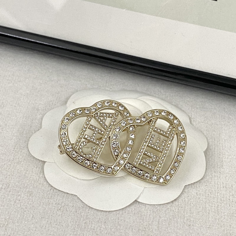 香奈兒胸針熱銷款 爆上新 一緻zp CHAN 23 滿鑽雙愛心字母胸針 雙愛心