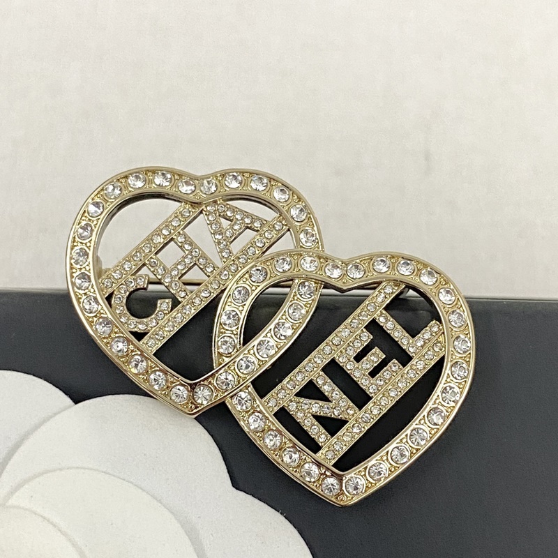 香奈兒胸針熱銷款 爆上新 一緻zp CHAN 23 滿鑽雙愛心字母胸針 雙愛心