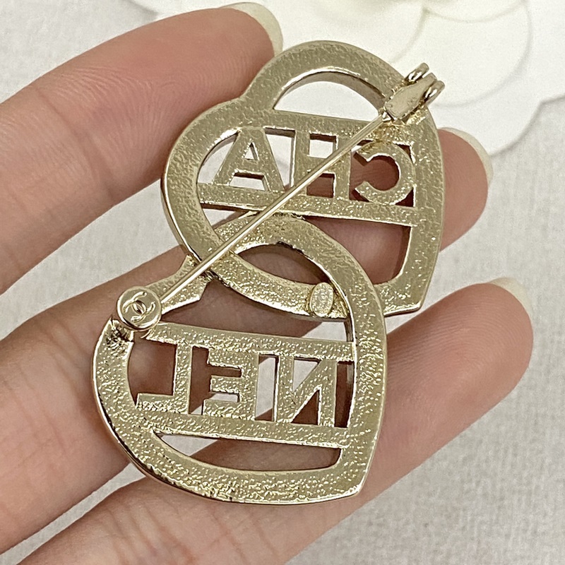 香奈兒胸針熱銷款 爆上新 一緻zp CHAN 23 滿鑽雙愛心字母胸針 雙愛心