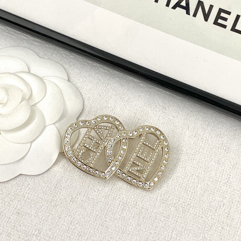 香奈兒胸針熱銷款 爆上新 一緻zp CHAN 23 滿鑽雙愛心字母胸針 雙愛心