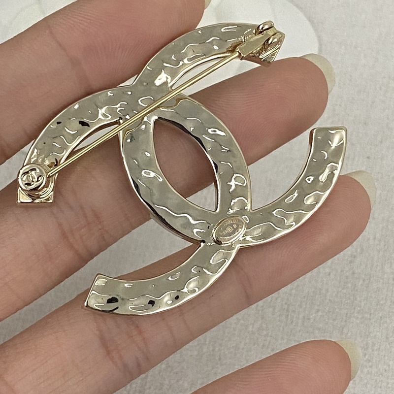 香奈兒胸針熱銷款 爆上新 一緻zp CHAN 23 珍珠拼鑽字母雙c胸針 時尚