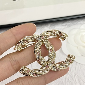 香奈兒胸針熱銷款 爆上新 一緻zp CHAN 23 扭紋麻花雙c珍珠粉鑽胸針