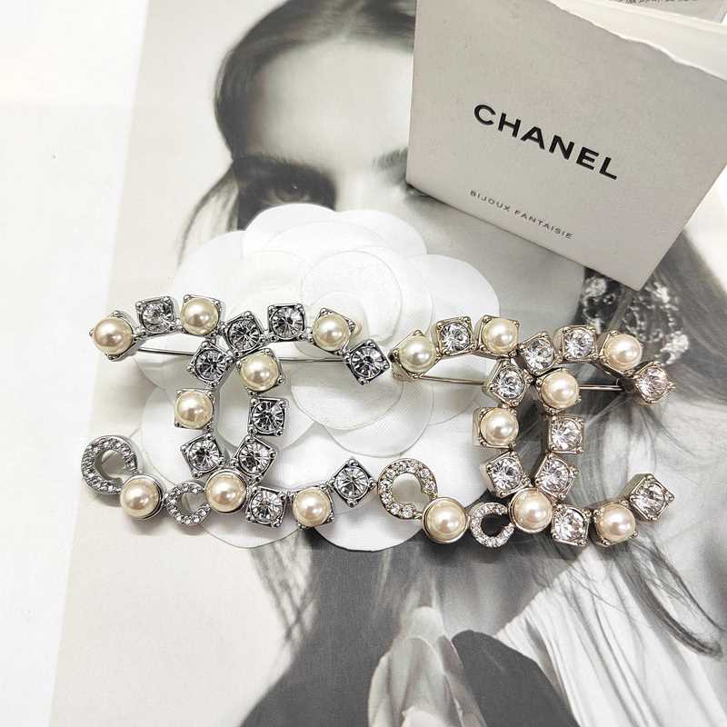 Chanel  新款 香奈兒 珍珠水鑽 CoCo 鏤空 樹葉 白金色胸針