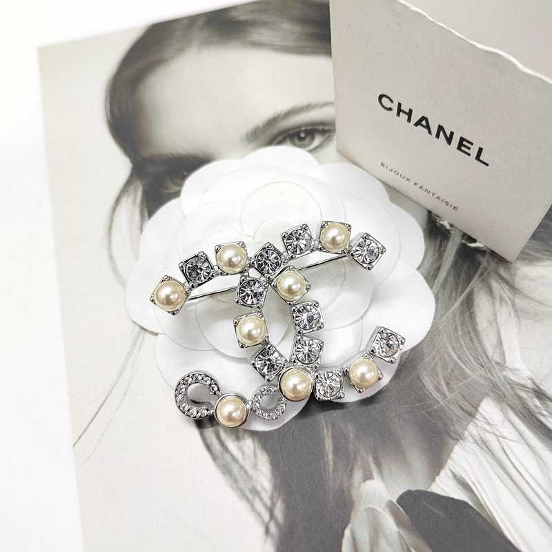 Chanel  新款 香奈兒 珍珠水鑽 CoCo 鏤空 樹葉 白金色胸針