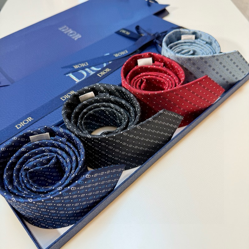 迪奧官方新款領帶，CD男士領帶4色  Dior男士，稀有 展現(xiàn)精湛手工與時尚優(yōu)