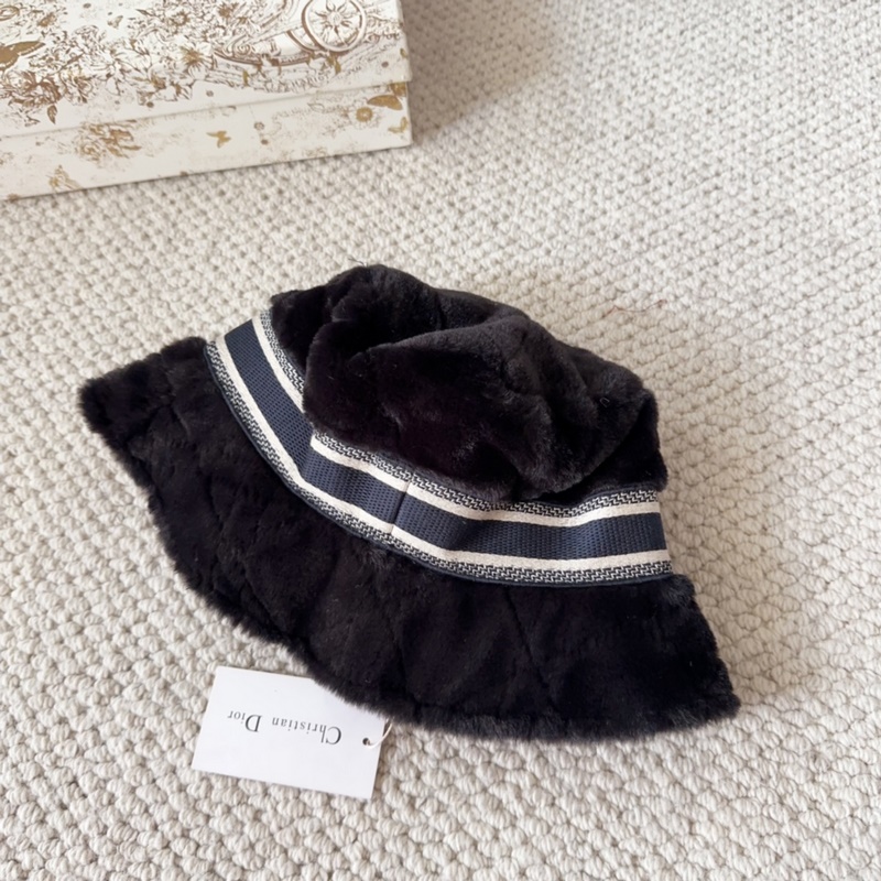 Dior 迪奧 新款原單漁夫帽， 精緻純也格調(diào)很有感覺，很酷很時(shí)尚，專櫃斷貨熱門