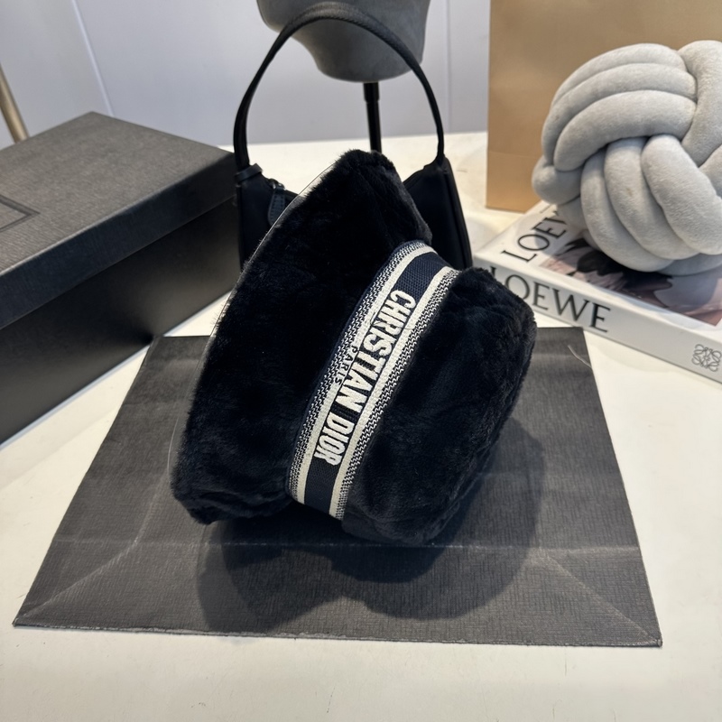 Dior迪奧新款織帶字母織帶漁夫帽 超名媛，加深帽型更顯氣質(zhì)，本季爆款！ 材質(zhì)：