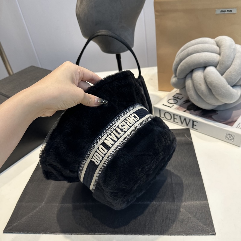 Dior迪奧新款織帶字母織帶漁夫帽 超名媛，加深帽型更顯氣質(zhì)，本季爆款！ 材質(zhì)：