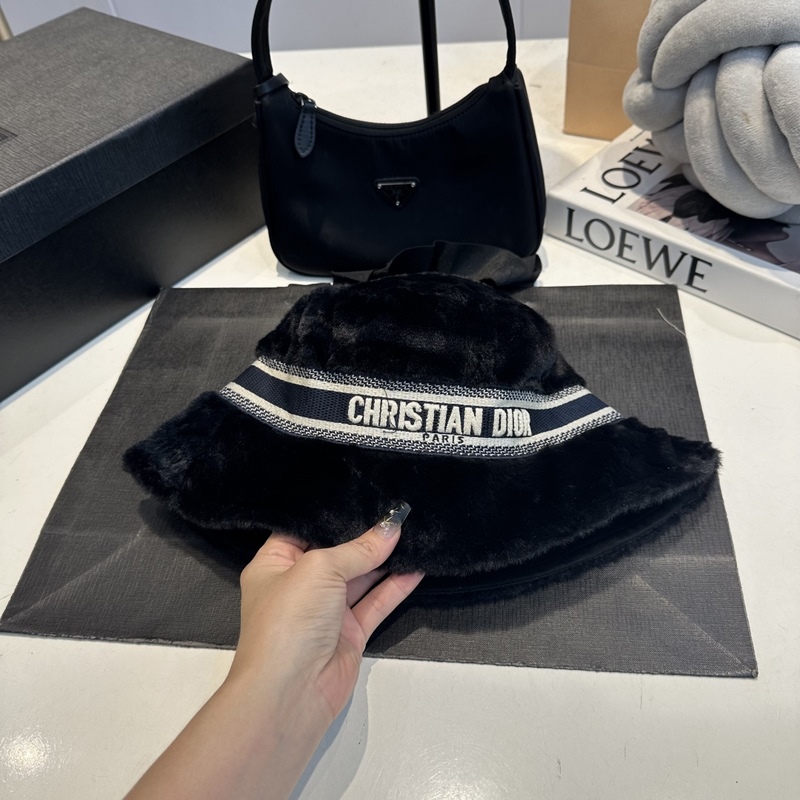Dior迪奧新款織帶字母織帶漁夫帽 超名媛，加深帽型更顯氣質(zhì)，本季爆款！ 材質(zhì)：
