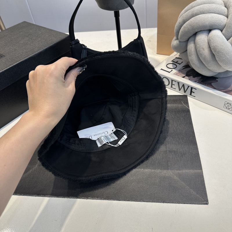 Dior迪奧新款織帶字母織帶漁夫帽 超名媛，加深帽型更顯氣質(zhì)，本季爆款！ 材質(zhì)：