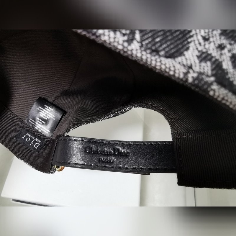 迪奧牛仔面料，海外代購(gòu)版，質(zhì)量非常好，時(shí)尚潮流配頭層牛皮更有檔次，配盒子防塵袋卡