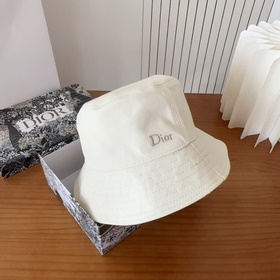 迪奧Dior 官網最新雙面刺繡迪奧logo漁夫帽，防曬指數超高，特別顯臉小，有