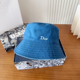 迪奧Dior 官網最新雙面刺繡迪奧logo漁夫帽，防曬指數超高，特別顯臉小，有