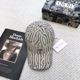 迪奧Dior 新款高版本刺繡棒球帽 ，防曬指數超高，特別顯臉小，有型不軟塌，可隨