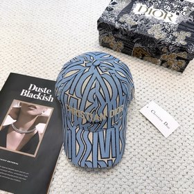 迪奧Dior 新款高版本刺繡棒球帽 ，防曬指數超高，特別顯臉小，有型不軟塌，可隨