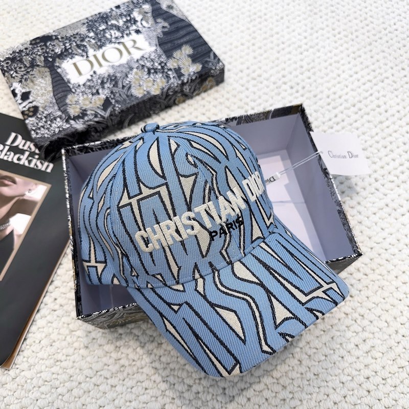 迪奧Dior 新款高版本刺繡棒球帽 ，防曬指數(shù)超高，特別顯臉小，有型不軟塌，可隨