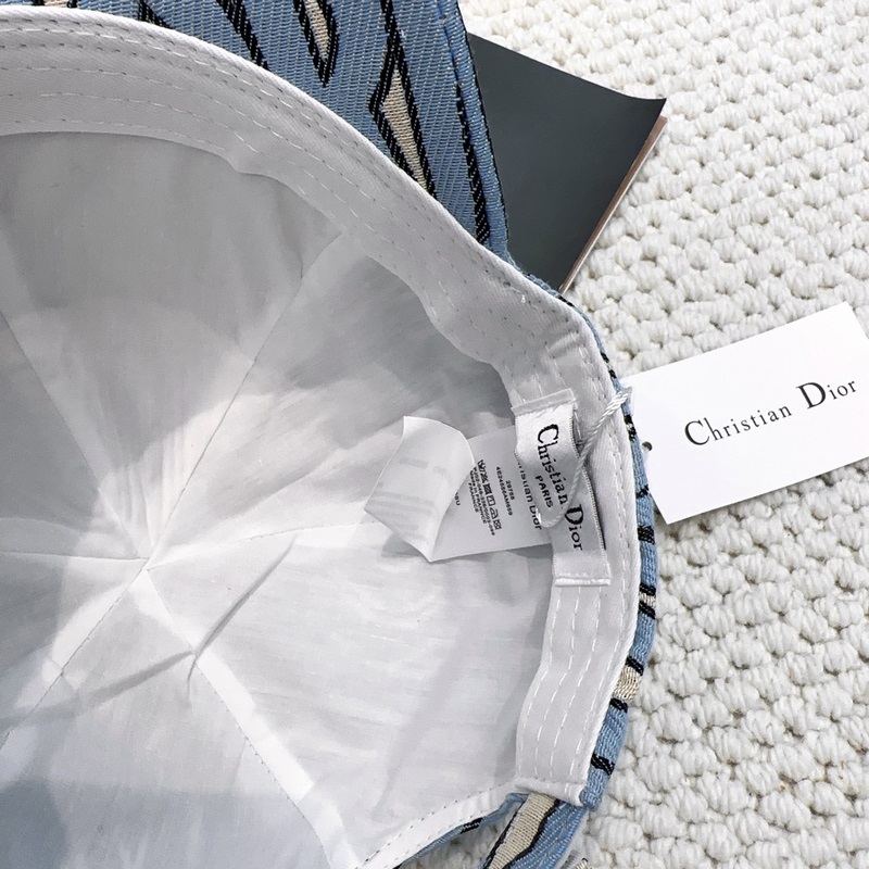 迪奧Dior 新款高版本刺繡棒球帽 ，防曬指數(shù)超高，特別顯臉小，有型不軟塌，可隨