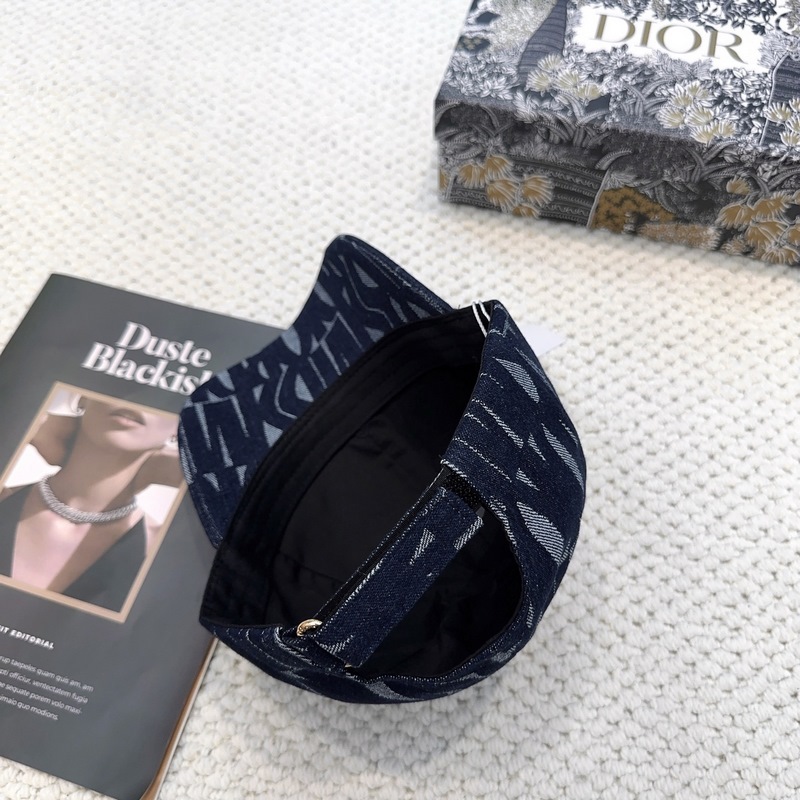 迪奧Dior 新款高版本刺繡棒球帽 ，防曬指數(shù)超高，特別顯臉小，有型不軟塌，可隨