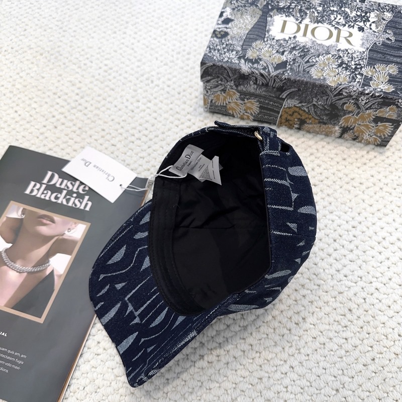 迪奧Dior 新款高版本刺繡棒球帽 ，防曬指數(shù)超高，特別顯臉小，有型不軟塌，可隨