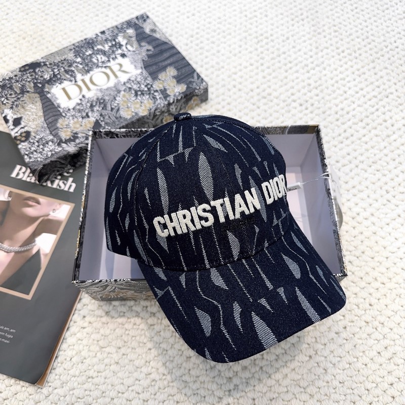 迪奧Dior 新款高版本刺繡棒球帽 ，防曬指數(shù)超高，特別顯臉小，有型不軟塌，可隨