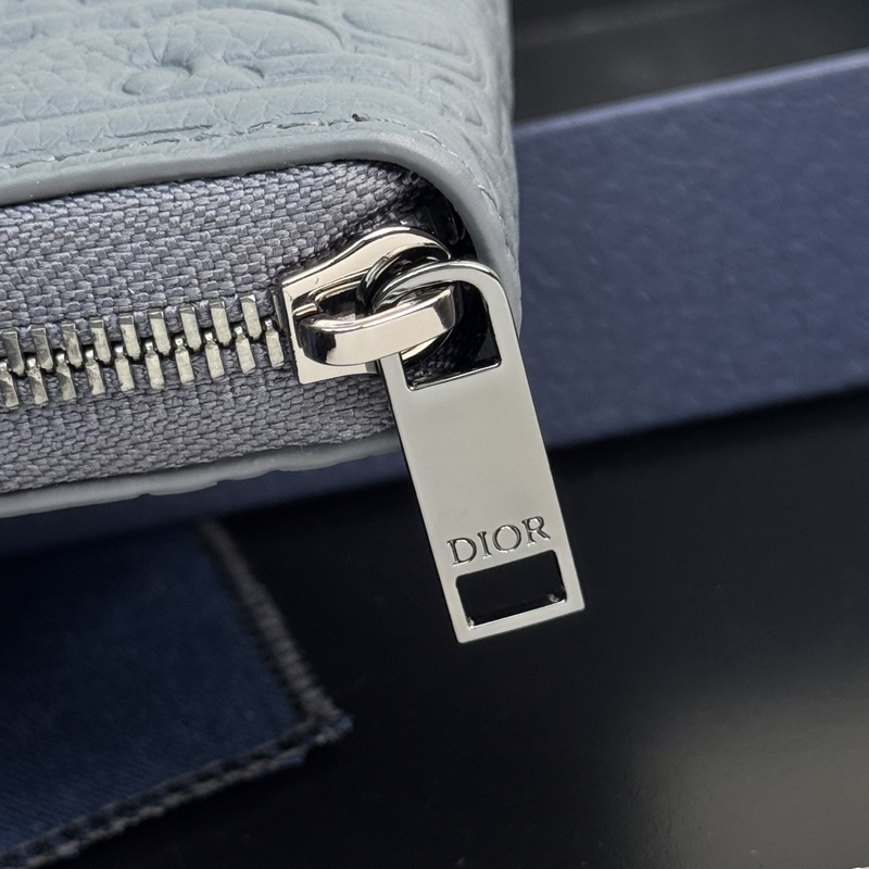 (市場最高版本 歡迎對比) 這款長款拉鍊式錢包低調(diào)而不失優(yōu)雅氣質(zhì)。原單材料精心制